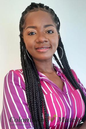 205104 - Stefany Age: 35 - Colombia