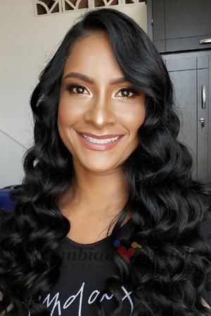 205243 - Daniela Age: 36 - Colombia