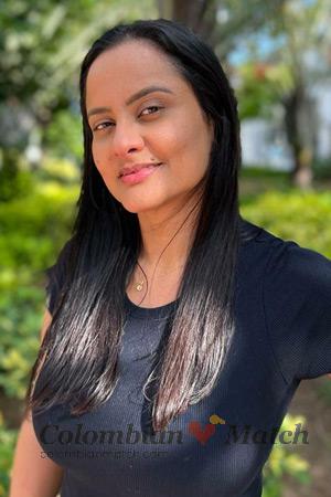 210697 - Karen Age: 40 - Colombia