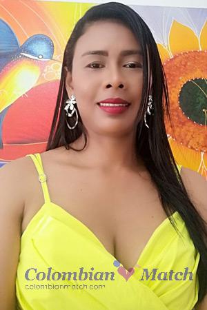 211146 - Yeinis Age: 40 - Colombia