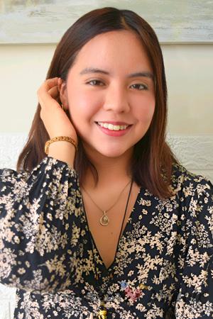 223038 - Alanis Age: 22 - Peru