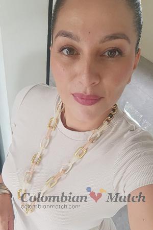 225118 - Evelyn Age: 39 - Costa Rica