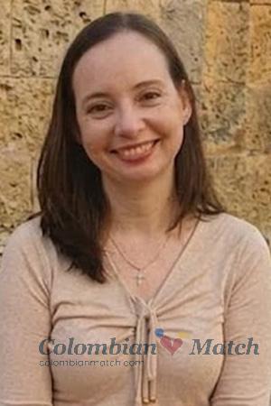 228098 - Laura Age: 44 - Colombia